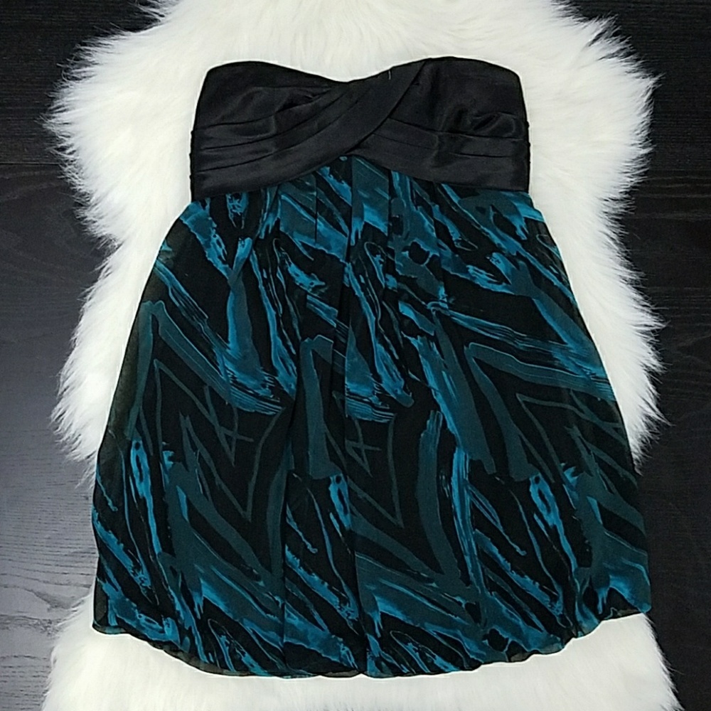 🎉❤HP❤🎉 Forever 21 Strapless Flounce Tunic Top